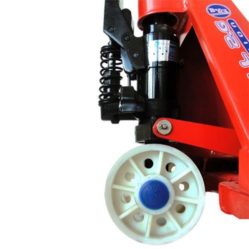 Carro Hidráulico Paleteira Manual 2,6 Ton Rodagem Simples Nylon Revestida de Poliuretano L2.6 BYG