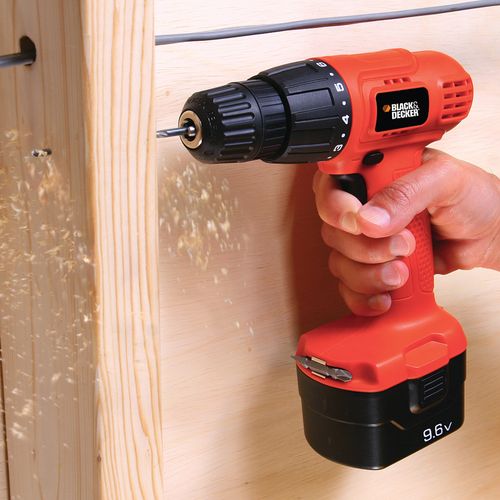 Furadeira Parafusadeira 3/8" Bivolt Com Bateria  9,6v Cd961br Black Decker