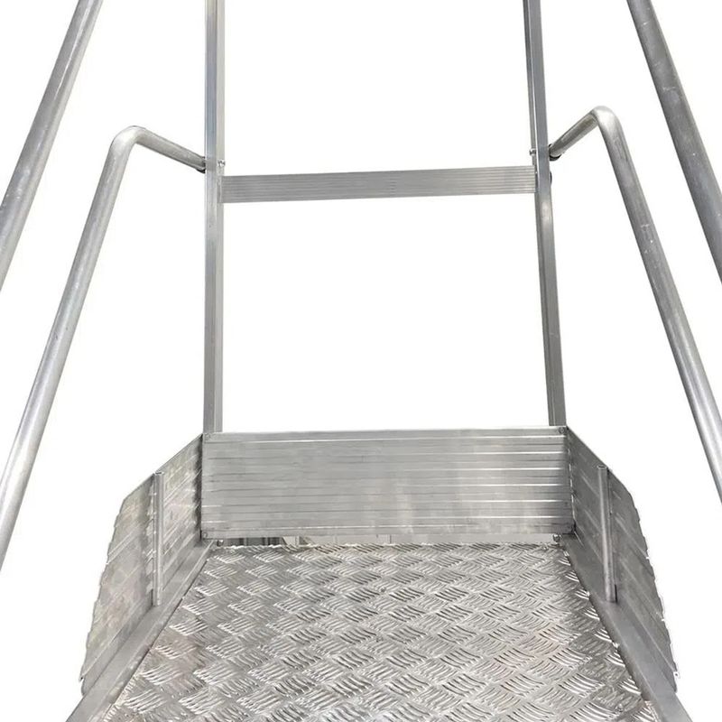 Escada-Plataforma-em-Aluminio-NR12-150M-05-degraus-ESCALEVE