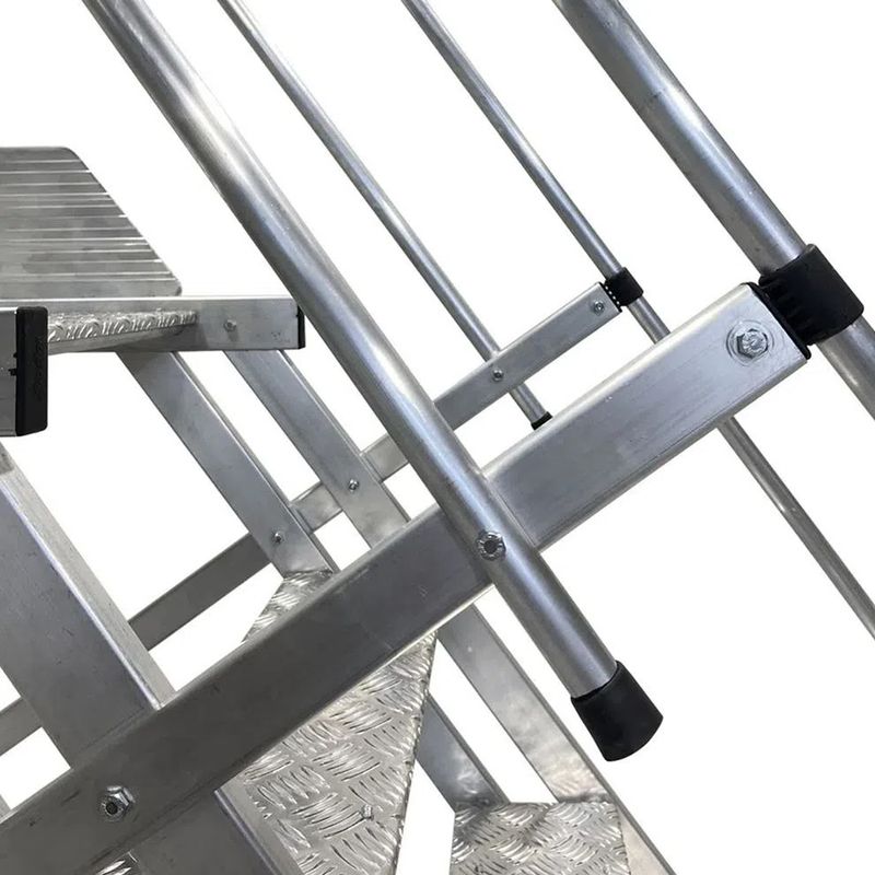 Escada-Plataforma-em-Aluminio-NR12-150M-05-degraus-ESCALEVE