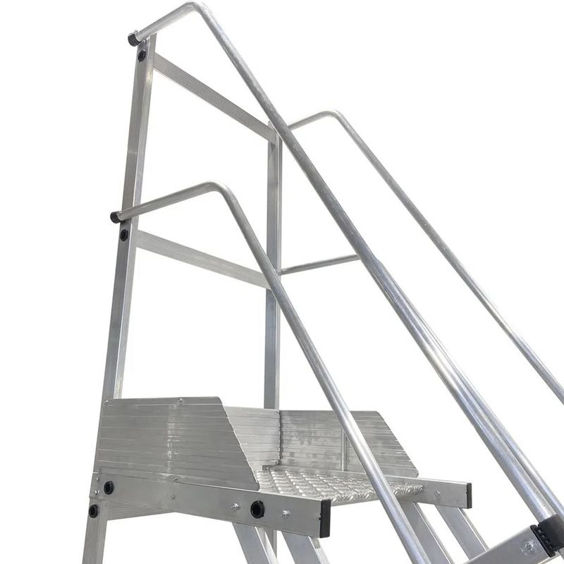 Escada-Plataforma-NR12-em-aluminio-com-17-degraus-Escaleve--4-.jpg