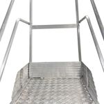 Escada-Plataforma-NR12-em-aluminio-com-17-degraus-Escaleve--5-.jpg